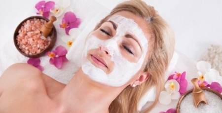 An Organic Facial Mask Improves Your Whole Body