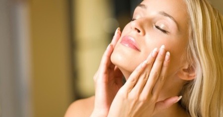 Bright Skin Cleanser Banishes Hyperpigmentation Spots