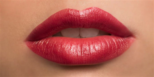 How To Give Your Lips That Full, Plump Look... Naturally!